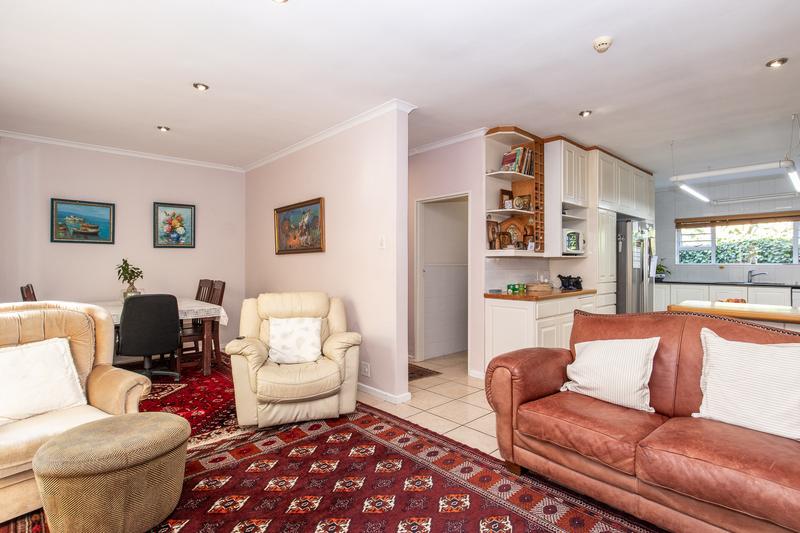 5 Bedroom Property for Sale in Constantia Western Cape